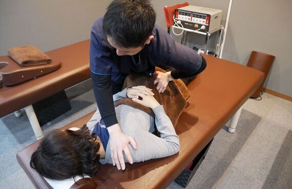 新宮中央で膝の痛みにお悩みの方のために骨盤矯正の施術をご提案しております